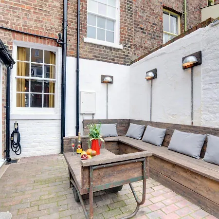 16 Park Terrace * Whitby